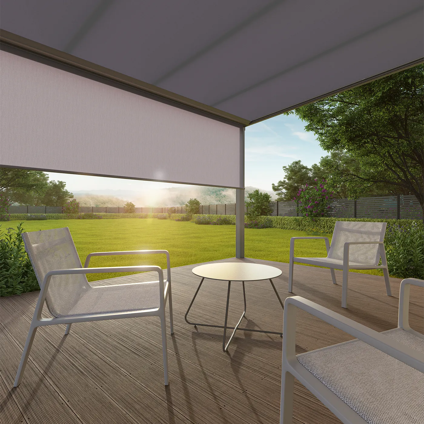 Unterdachmarkise unter einem Glasdach, Blick auf Garten und Abendlicht